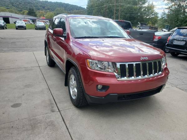 2012 Jeep Grand Cherokee Laredo 4x4 4dr SUV EVERYONE IS APPROVED! -... for sale in Vandergrift, PA – photo 2