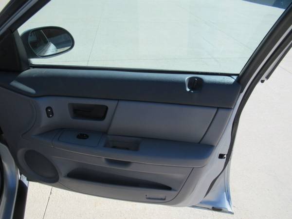 2003 Ford Taurus SES Deluxe 4dr Sedan - - by dealer for sale in Bloomington, IL – photo 24