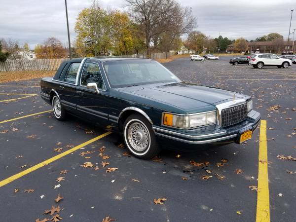 1994 Lincoln Town Car - cars & trucks - by owner - vehicle... for sale in Rochester , NY – photo 3