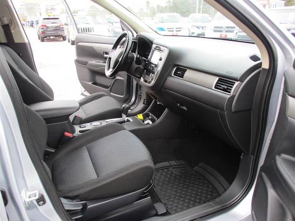 2014 Mitsubishi Outlander SE S-AWC - - by dealer for sale in Somersworth , NH – photo 15