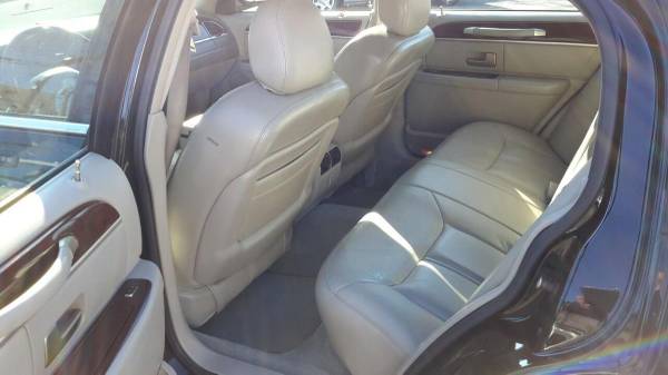2004 Lincoln Town Car Ultimate 4dr Sedan - SUPER CLEAN! WELL... for sale in Wakefield, MA – photo 10