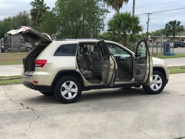 2011 JEEP GRAND CHEROKEE LAREDO - cars & trucks - by owner - vehicle... for sale in Brownsville, TX – photo 8