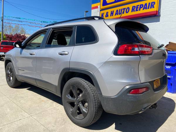 2018 Jeep Cherokee 4x4 - - by dealer - vehicle for sale in Spring Brook, NY – photo 3