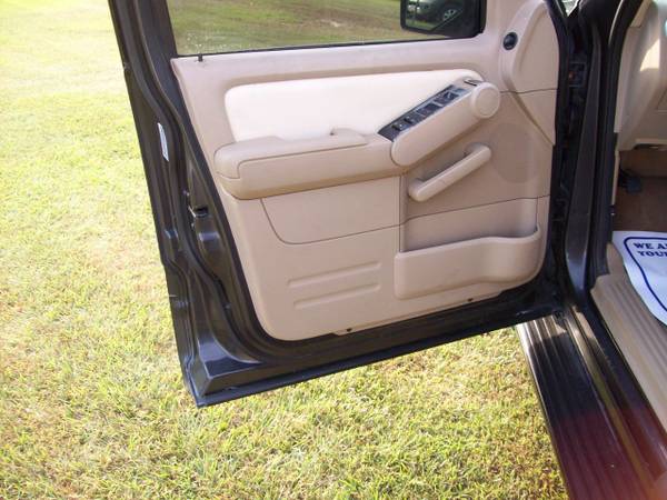 2007 Mercury Mountaineer 3rd Row, Leather, Moonroof for sale in Raymond, MS – photo 12