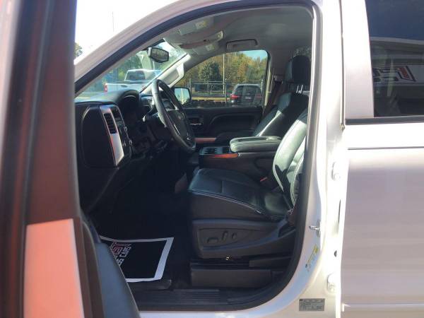 2017 Chevrolet Chevy Silverado 1500 LT 4x4 4dr Crew Cab 5.8 ft. SB... for sale in Charlotte, NC – photo 9
