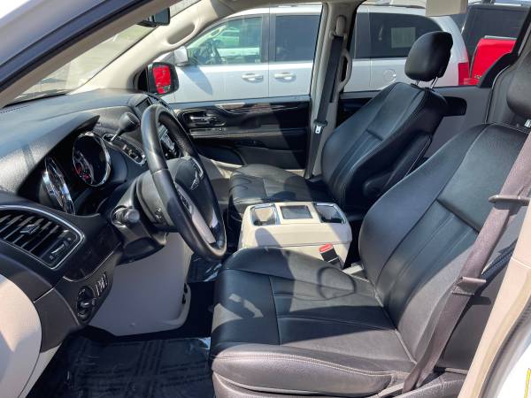 2016 Chrysler Town and Country Touring 2499 Down for sale in Greenwood, IN – photo 13