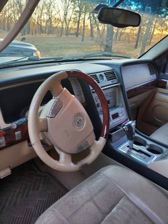 05 Lincoln Navigator - cars & trucks - by owner - vehicle automotive... for sale in Marietta, TX – photo 2