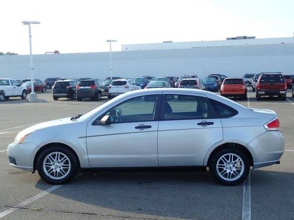 2009 Ford Focus sedan SE (Brilliant Silver Clearcoat for sale in Sterling Heights, MI – photo 5
