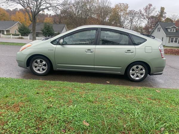 Toyota Prius Low Miles 48mpg - cars & trucks - by owner - vehicle... for sale in Knoxville, TN – photo 3