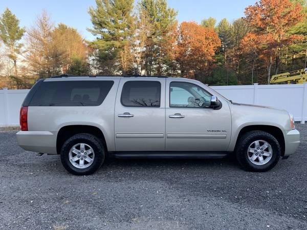 2013 GMC YUKON XL 8 PASSENGER SOUTHERN SUV - cars & trucks - by... for sale in Whitinsville, MA – photo 23