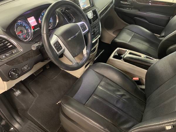 2014 Chrysler Town & Country! Touring-L! DVD! Stow & Go! New Tires! for sale in Suamico, WI – photo 6