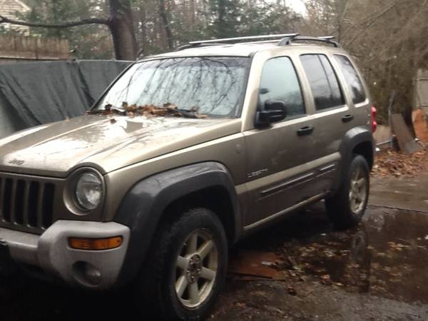 2004 Jeep Liberty for parts - cars & trucks - by owner - vehicle... for sale in Pittsfield, MA – photo 3