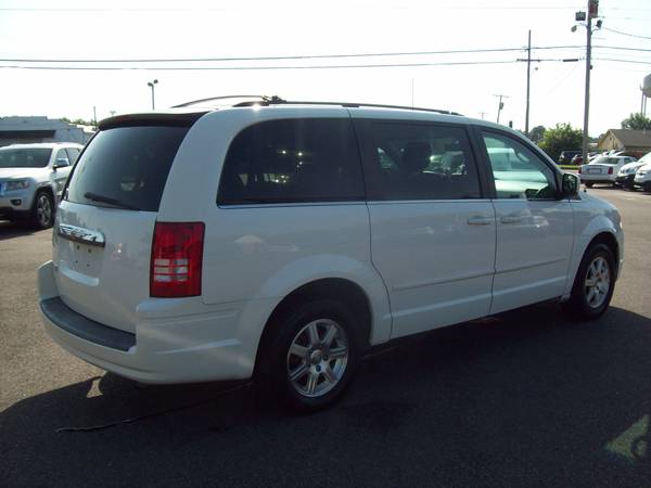 2008 Chrysler Town & Country Touring - 157k mi - Non Smoker Driven for sale in Southaven, TN – photo 4
