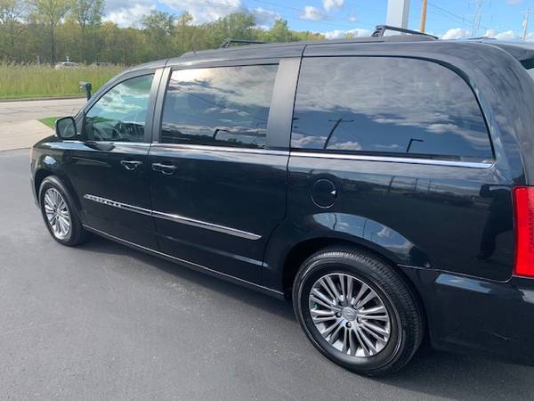 2014 Chrysler Town & Country! Touring-L! DVD! Stow & Go! New Tires! for sale in Suamico, WI – photo 23
