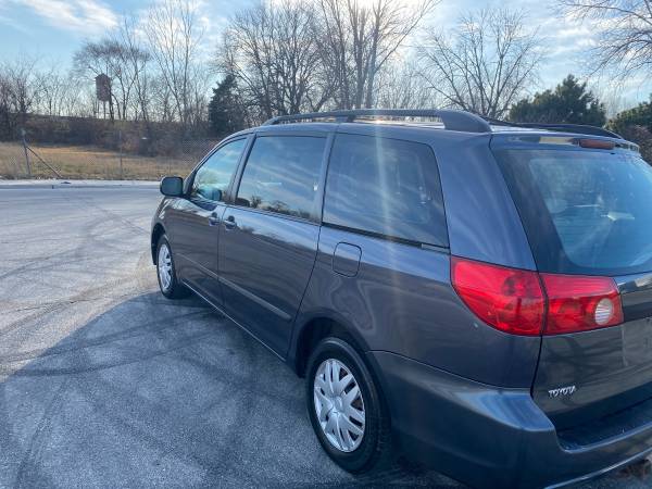 2006 Toyota Sienna le - cars & trucks - by owner - vehicle... for sale in Chicago, IL – photo 9