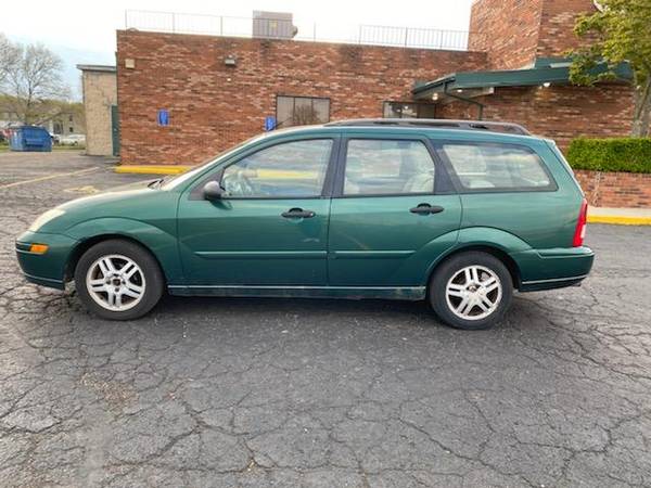 2001 Ford Focus Wagon SE - - by dealer - vehicle for sale in Columbus, OH – photo 2