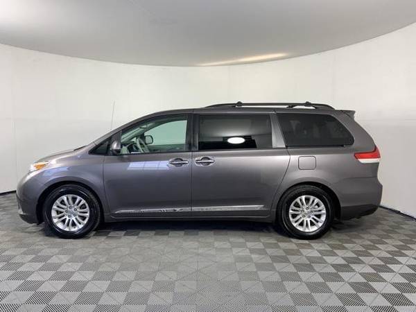 2011 Toyota Sienna XLE Stop In Save ! - - by dealer for sale in Gladstone, OR – photo 4