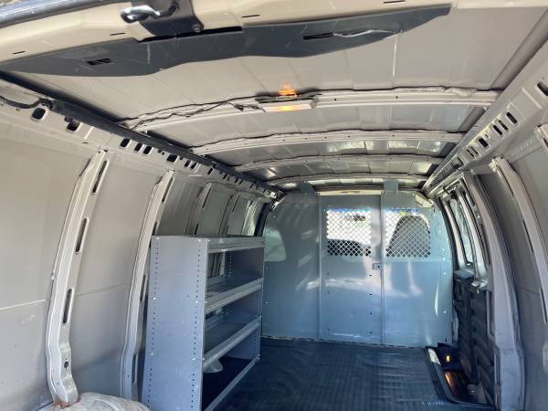 2001 Chevrolet Express 3500 Extended Cargo Van ladder racks clean for sale in Cleveland, OH – photo 4