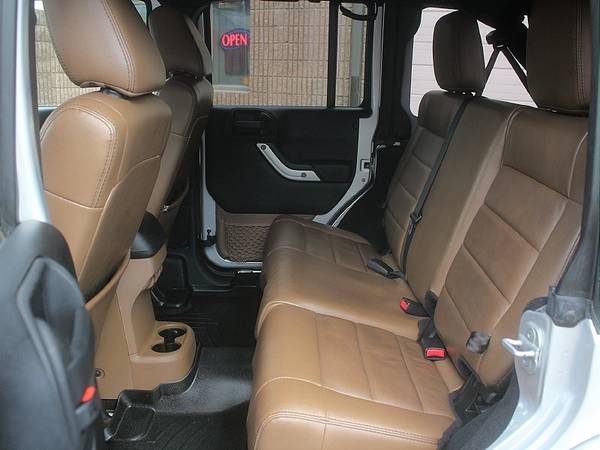 2012 JEEP WRANGLER UNLIMITED SAHARA 4X4 * LEATHER * NAV * NEW TOP!! for sale in West Berlin, NJ – photo 9