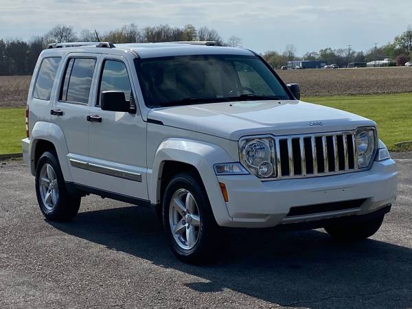 2009 Jeep Liberty Limited 4X4 with only 129, 000 miles 8250 - cars & for sale in Chesterfield Indiana, IN – photo 4