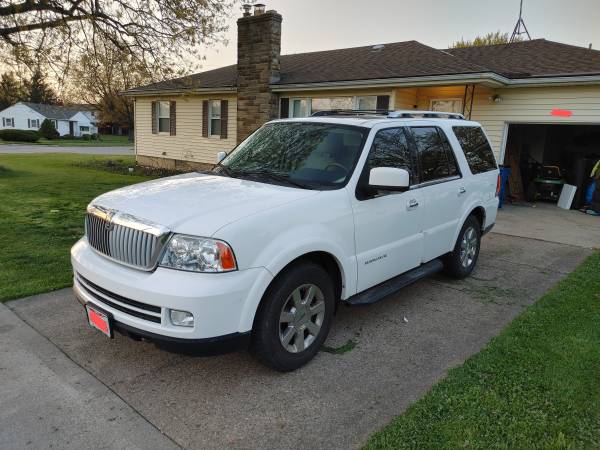 2005 Lincoln Navigator for sale in Lorain, OH – photo 2