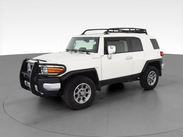 2013 Toyota FJ Cruiser Sport Utility 2D suv White - FINANCE ONLINE -... for sale in Worcester, MA – photo 3