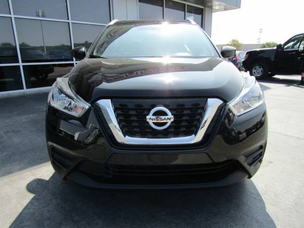 2018 *Nissan* *Kicks* *SV FWD* - cars & trucks - by dealer - vehicle... for sale in Council Bluffs, NE – photo 2