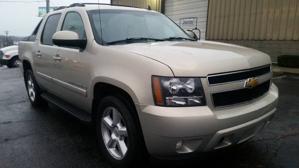 07 CHEVY AVALANCHE LTZ- 1 OWNER, ALL OPTIONS, DVD, SUPER CLEAN/ SHARP! for sale in Miamisburg, OH – photo 7