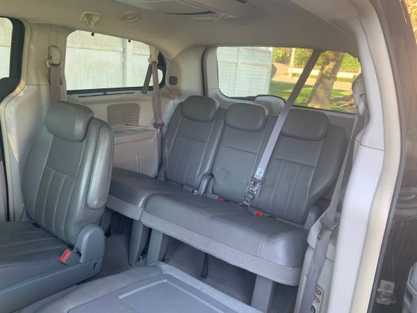 2009 CHRYSLER MINI VAN - cars & trucks - by owner - vehicle... for sale in Ronkonkoma, NY – photo 7