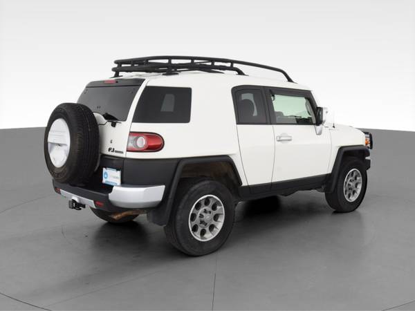 2013 Toyota FJ Cruiser Sport Utility 2D suv White - FINANCE ONLINE -... for sale in New Haven, CT – photo 11