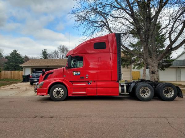 2015 Volvo VNL 670 Semi Truck for sale in Sioux Falls, SD – photo 4