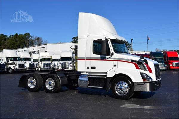 2015 VOLVO VNL64T300 **14 Available Units** for sale in Carrollton, GA – photo 11