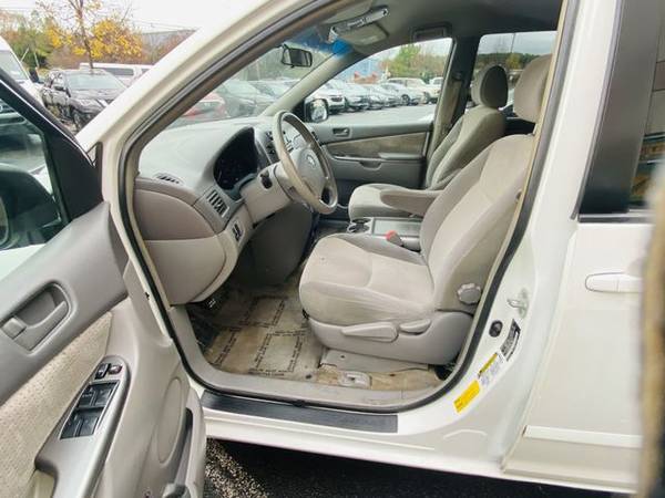 2006 Toyota Sienna - Financing Available! - cars & trucks - by... for sale in Chantilly, WV – photo 12