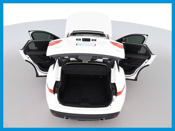 2017 Jag Jaguar FPACE 35t Premium Sport Utility 4D suv White for sale in NEWARK, NY – photo 18
