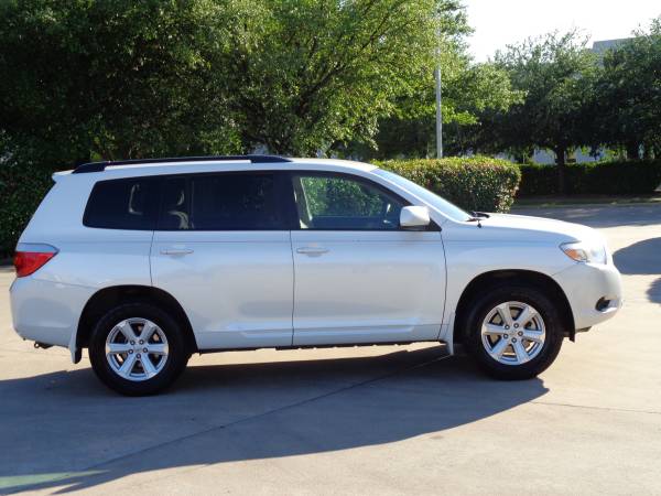 2010 Toyota Highlander, No Accident, Low Mileage Gas Saver Nice 1! for sale in Dallas, TX – photo 4