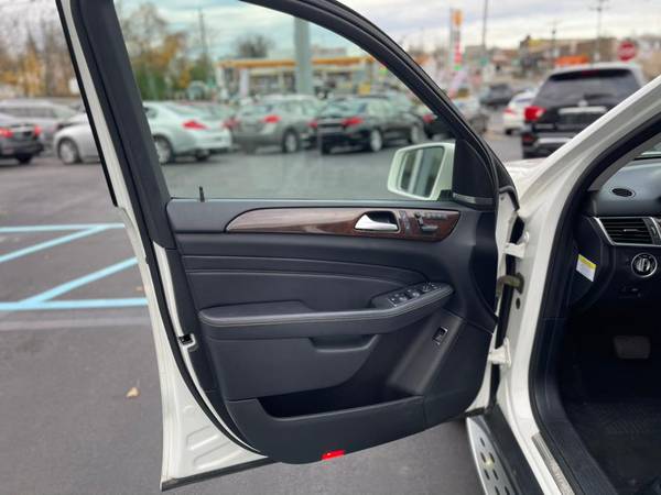 2013 MERCEDES-BENZ ML350. Only $76 per week! - cars & trucks - by... for sale in Elmont, NY – photo 9