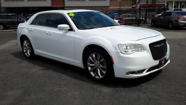 2015 Chrysler 300 Limited AWD 4dr Sedan - SUPER CLEAN! WELL for sale in Wakefield, MA – photo 4