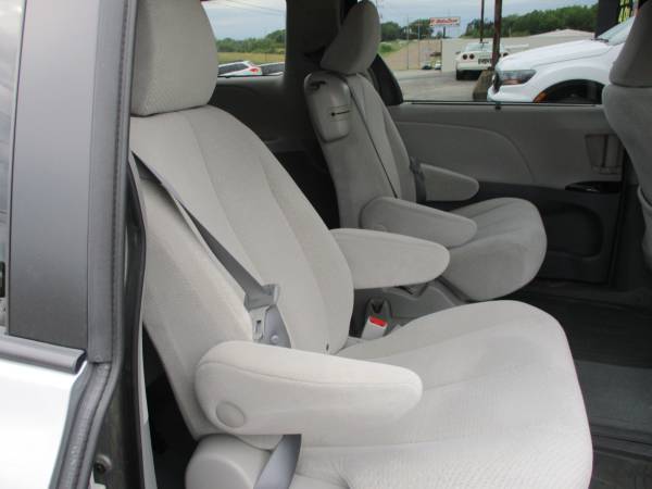 2011 Toyota Sienna - - by dealer - vehicle automotive for sale in Mc Kenzie, TN – photo 5
