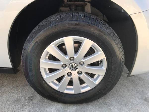 2009 *Volkswagen* *Routan* *S* - cars & trucks - by dealer - vehicle... for sale in Medina, OH – photo 16