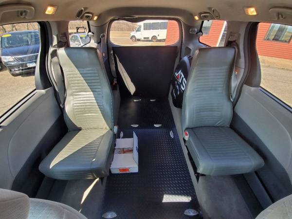 Handicap Wheelchair conversion 2018 Toyota Sienna LE Mobility - cars... for sale in Zumbrota, SD – photo 4