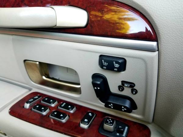 2003 Lincoln Town Car Signature MOONROOF / HEATED SEATS Towncar -... for sale in Auburn, WA – photo 7