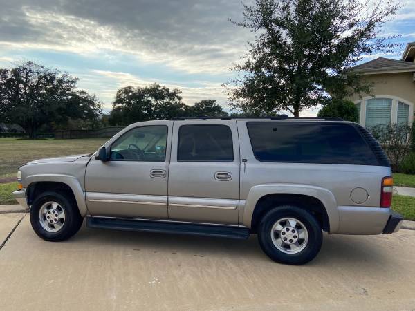2002 CHEVY SUBURBAN LT 3RD ROW. $1750 - cars & trucks - by owner -... for sale in Missouri City, TX – photo 4
