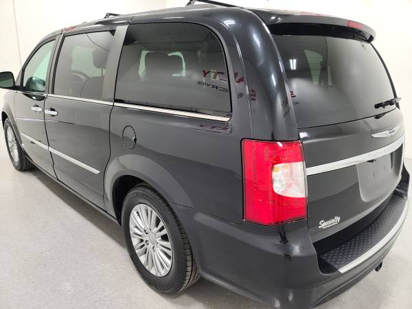 2015 Chrysler Town & Country Touring-L! Htd Seats! Backup Cam! DVD!... for sale in Suamico, WI – photo 22