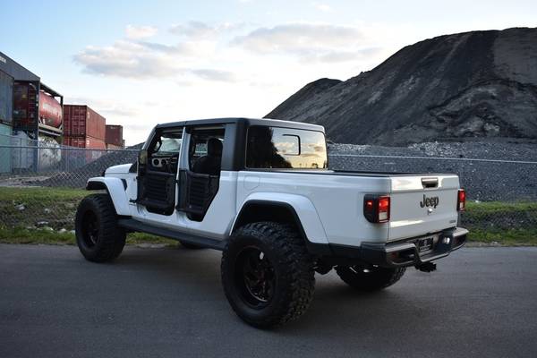 2021 Jeep Gladiator Sport S 4x4 4dr Crew Cab 5.0 ft. SB Pickup Truck... for sale in Miami, OR – photo 13
