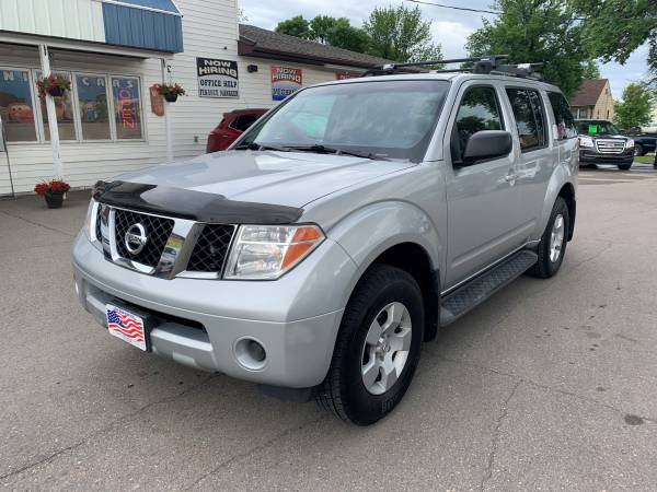 ★★★ 2006 Nissan Pathfinder 4x4 3rd Row Seating ★★★ for sale in Grand Forks, ND – photo 2