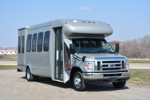 2012 Ford E-450 22 Passenger Paratransit Shuttle Bus for sale in Crystal Lake, IL – photo 3