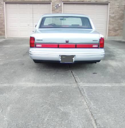 LINCOLN TOWN CAR...LIKE NEW CONDITION - cars & trucks - by owner -... for sale in Prospect, KY – photo 3