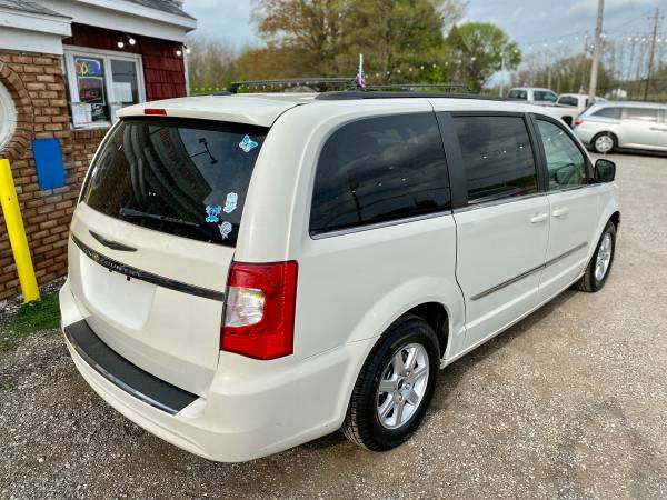 2013 Chrysler Town and Country - Drive Now 1, 000 Down - cars & for sale in Madison , OH – photo 7