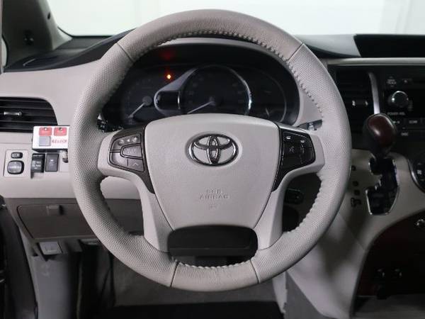 2013 Toyota Sienna XLE FWD 8-Passenger V6 EnterVan Leather 43,000 Mi. for sale in Caledonia, IL – photo 14