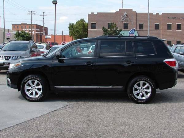 2012 Toyota Highlander 4WD 4dr. THIRD ROW SEATING . Guaranteed Credit for sale in South Bend, IN – photo 5